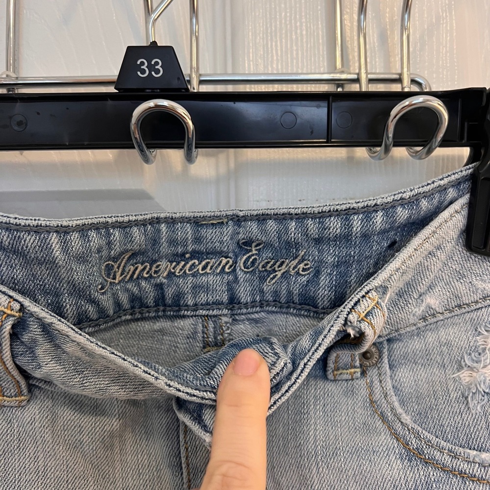 American‎ Eagle Outfitters Y2K Distressed Light Wash Jean Shorts - Picture 4 of 7
